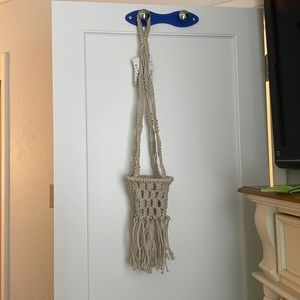 Macrame plant hanger